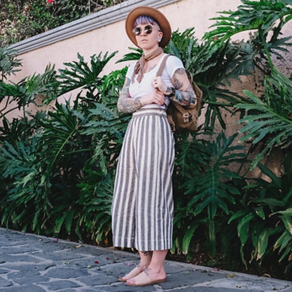 Madewell Linen Huston Pull-on Crop Pant in Stripes - Picture 6 of 10